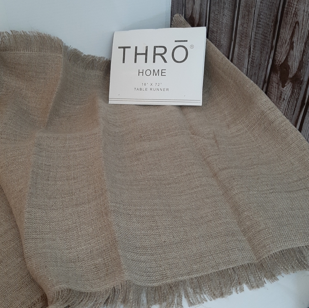 *THRO HOME Jason 100% Linen 16" x 72" Fringe Table Runner Natural